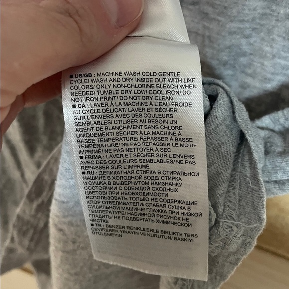 Banana Republic size Medium Light Gray Graphic T-shirt with Rotary Phone on It - Picture 6 of 7